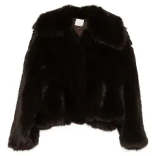 Пальто с широкими лацканами