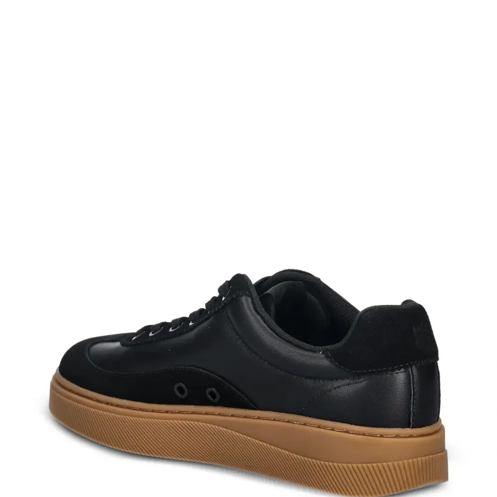 Кроссовки на шнуровке