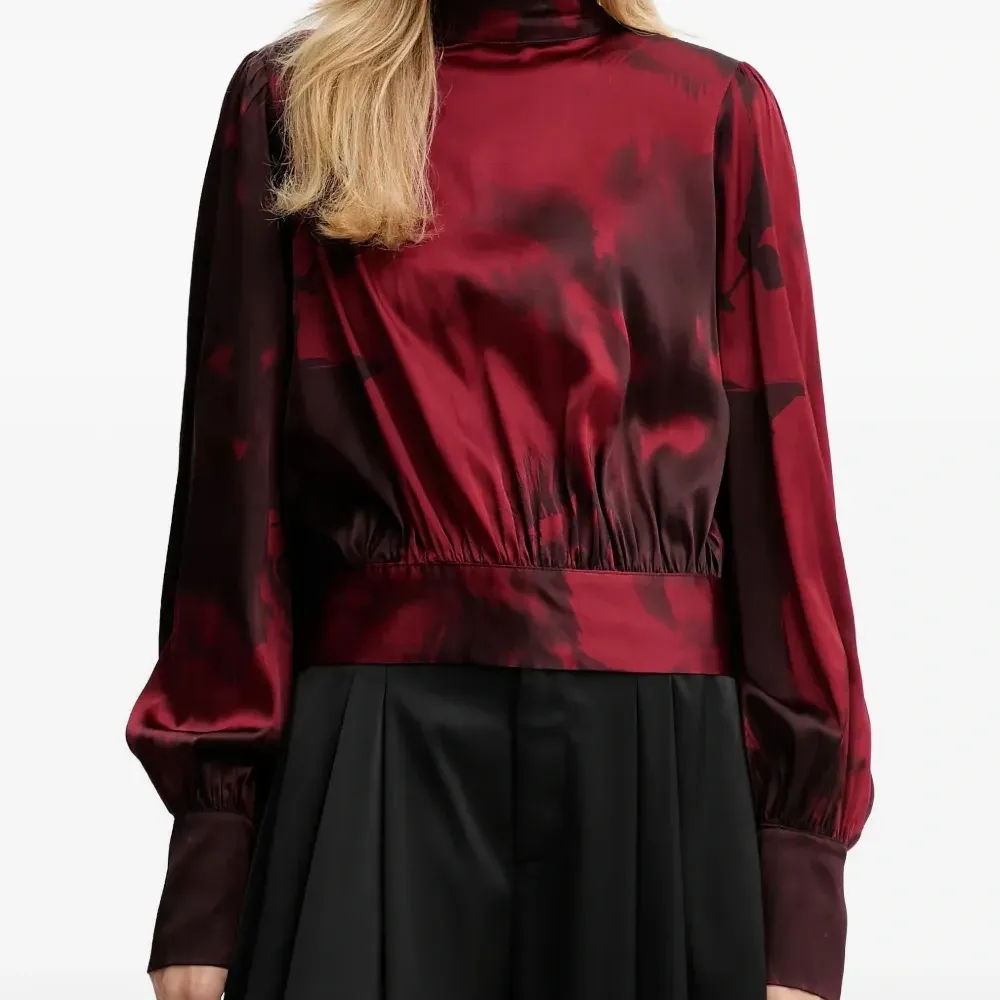 Блуза GZselina с открытой спиной и завязкой Блуза GZselina с открытой спиной и завязкой