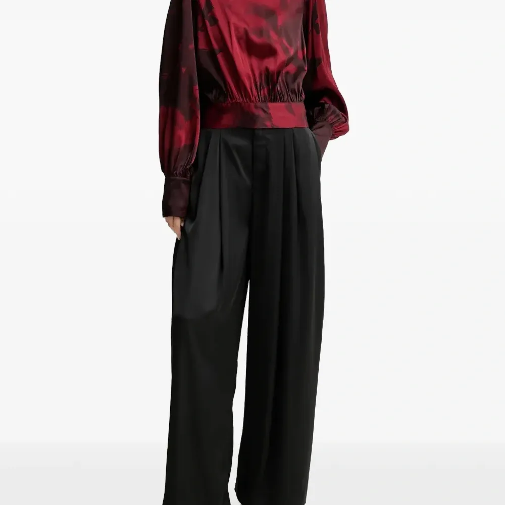 Блуза GZselina с открытой спиной и завязкой Блуза GZselina с открытой спиной и завязкой