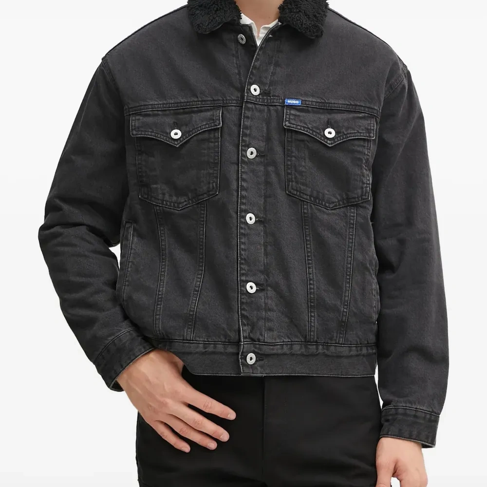 Куртка с фактурным воротником