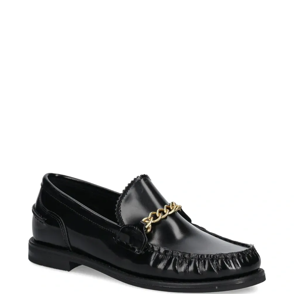 Лоферы с декоративной цепочкой