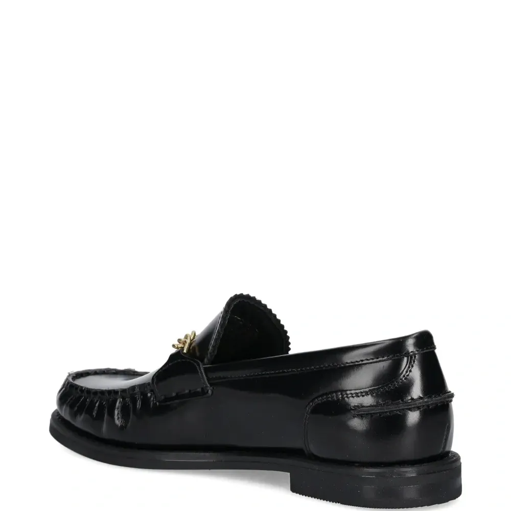 Лоферы с декоративной цепочкой