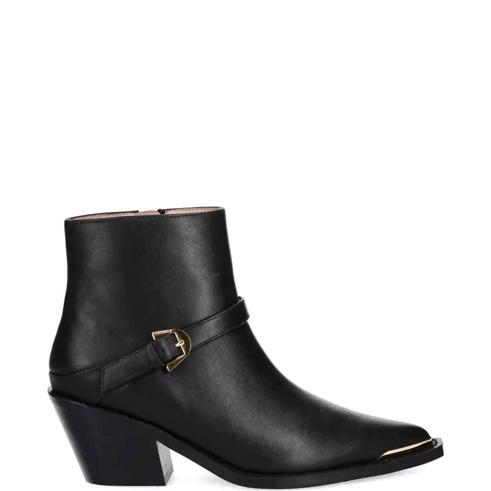 Ботинки на каблуке с пряжками