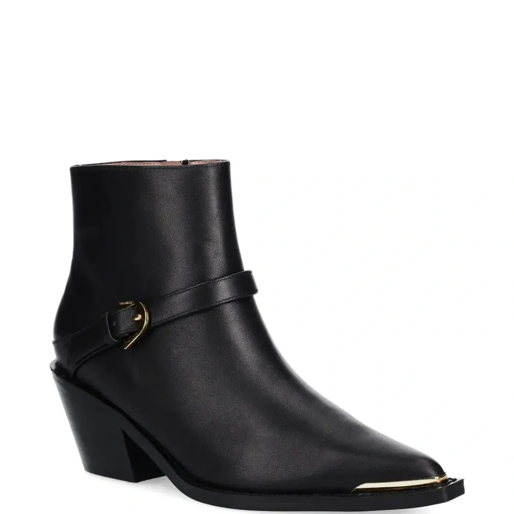 Ботинки на каблуке с пряжками