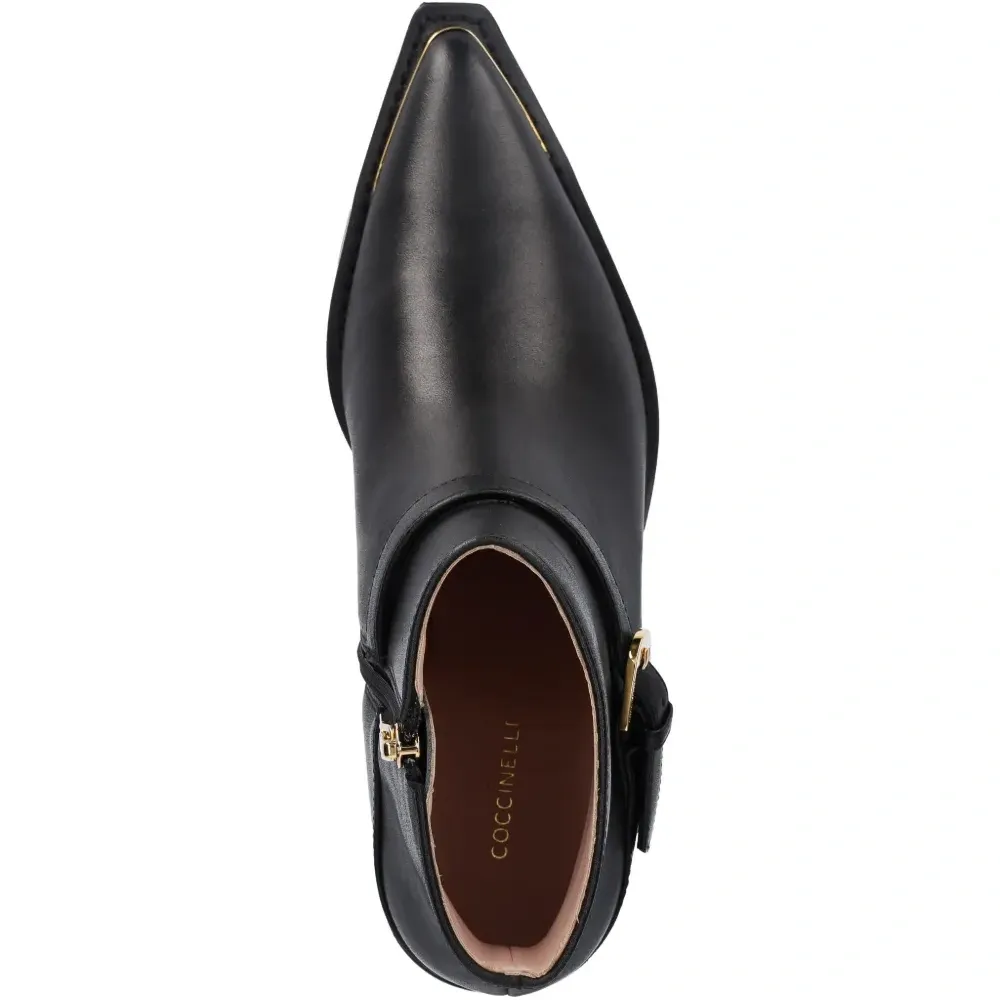 Ботинки на каблуке с пряжками