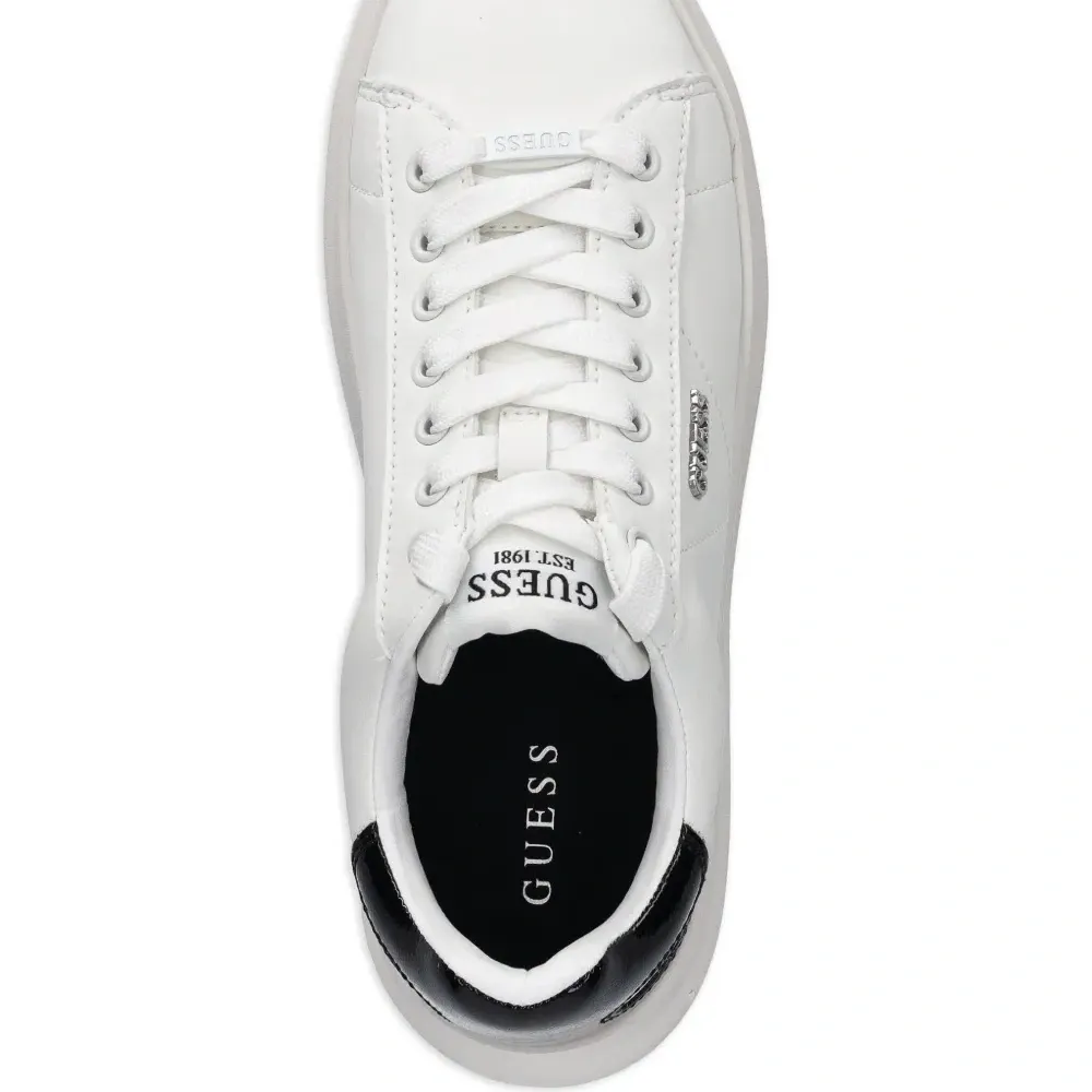 Кроссовки на шнуровке