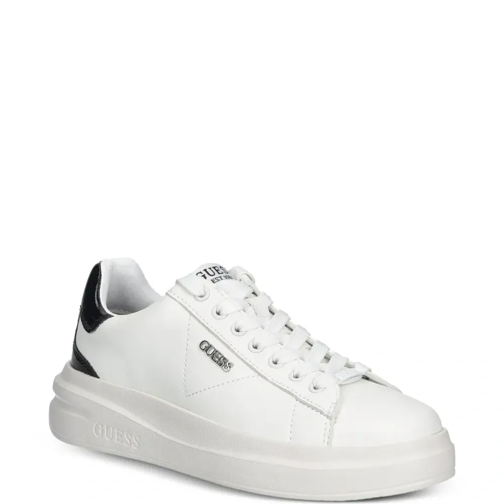 Кроссовки на шнуровке