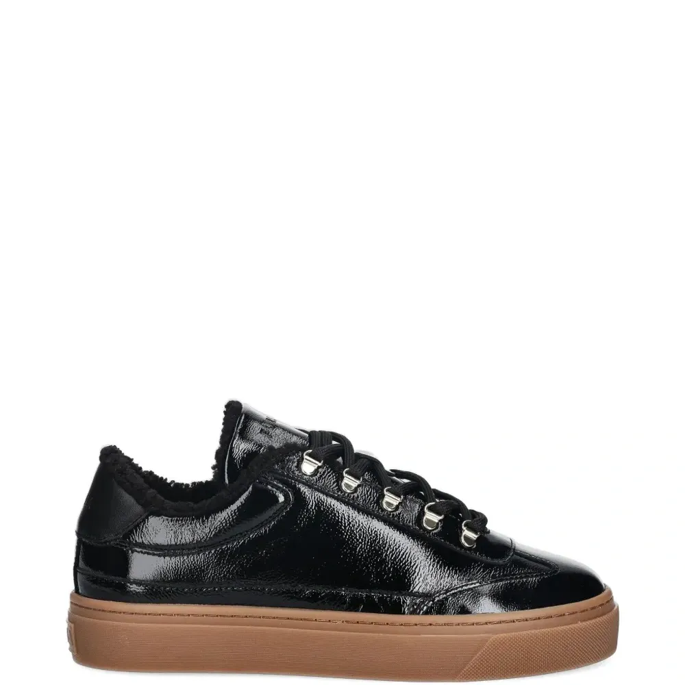 Кроссовки на платформе с шнуровкой