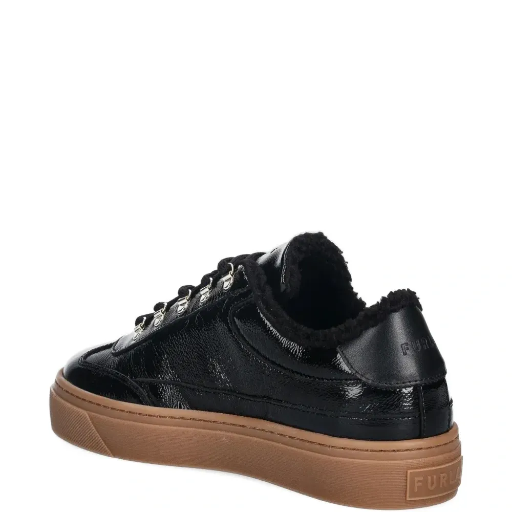 Кроссовки на платформе с шнуровкой