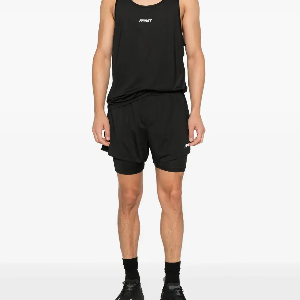 Спортивные шорты с логотипом