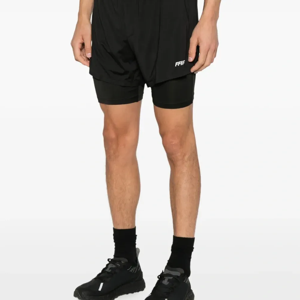 Спортивные шорты с логотипом