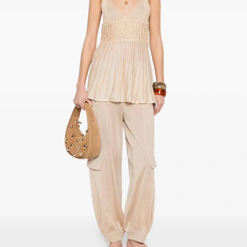 Брюки с накладными карманами