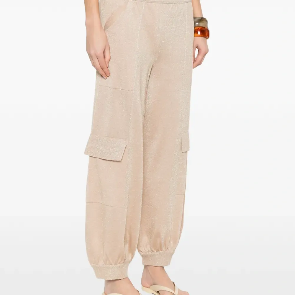 Брюки с накладными карманами