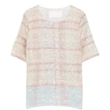 Вязаное изделие в полоску с короткими рукавами