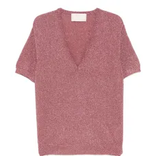 Футболка с V-образным вырезом