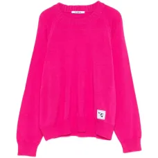 Свитер с нашивкой-логотипом