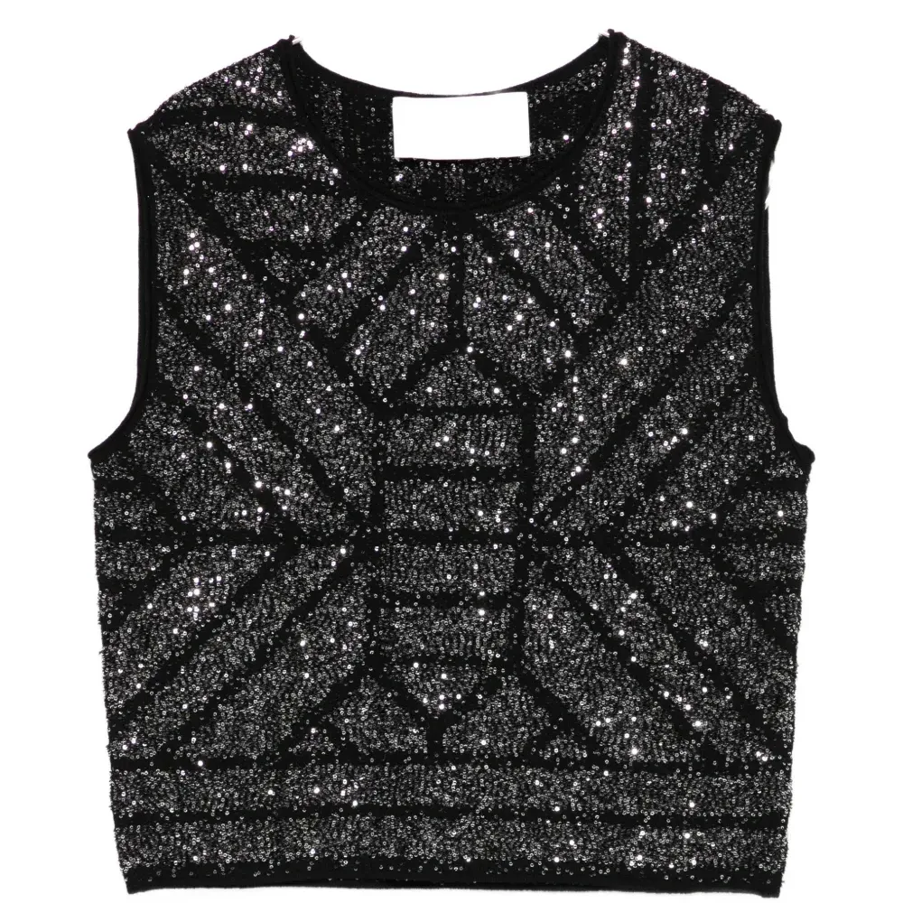 Топ с украшением из пайеток