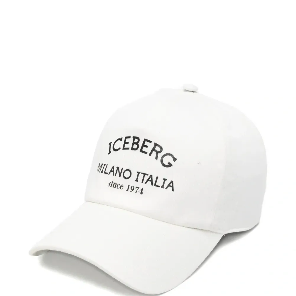 Бейсболка с логотипом