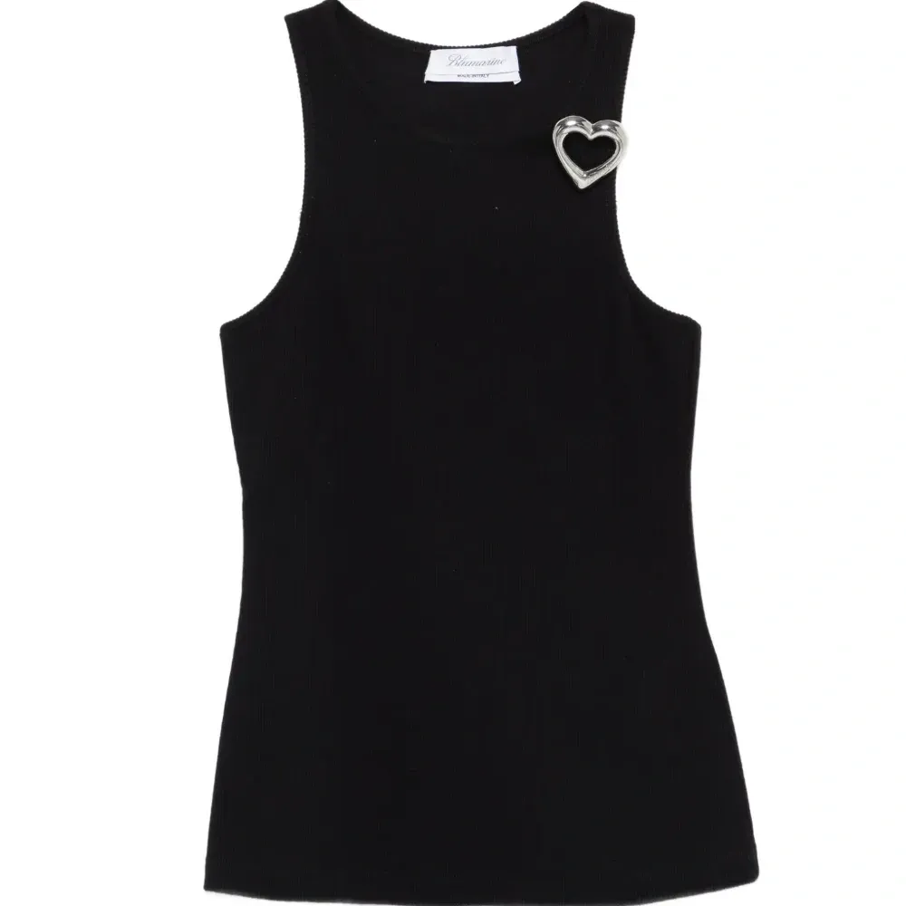 Топ с булавкой в форме сердца Топ с булавкой в форме сердца