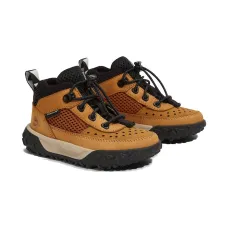 Кроссовки на шнуровке