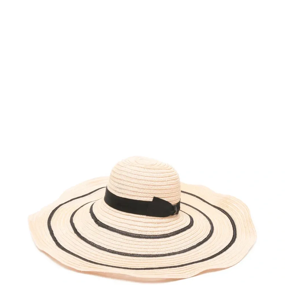Шляпа с полосатой лентой