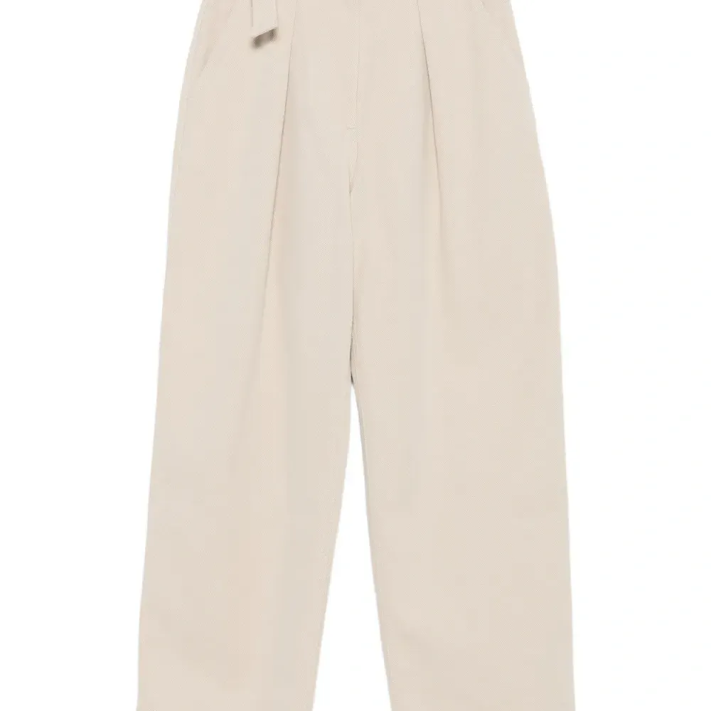 Брюки с поясом и складками