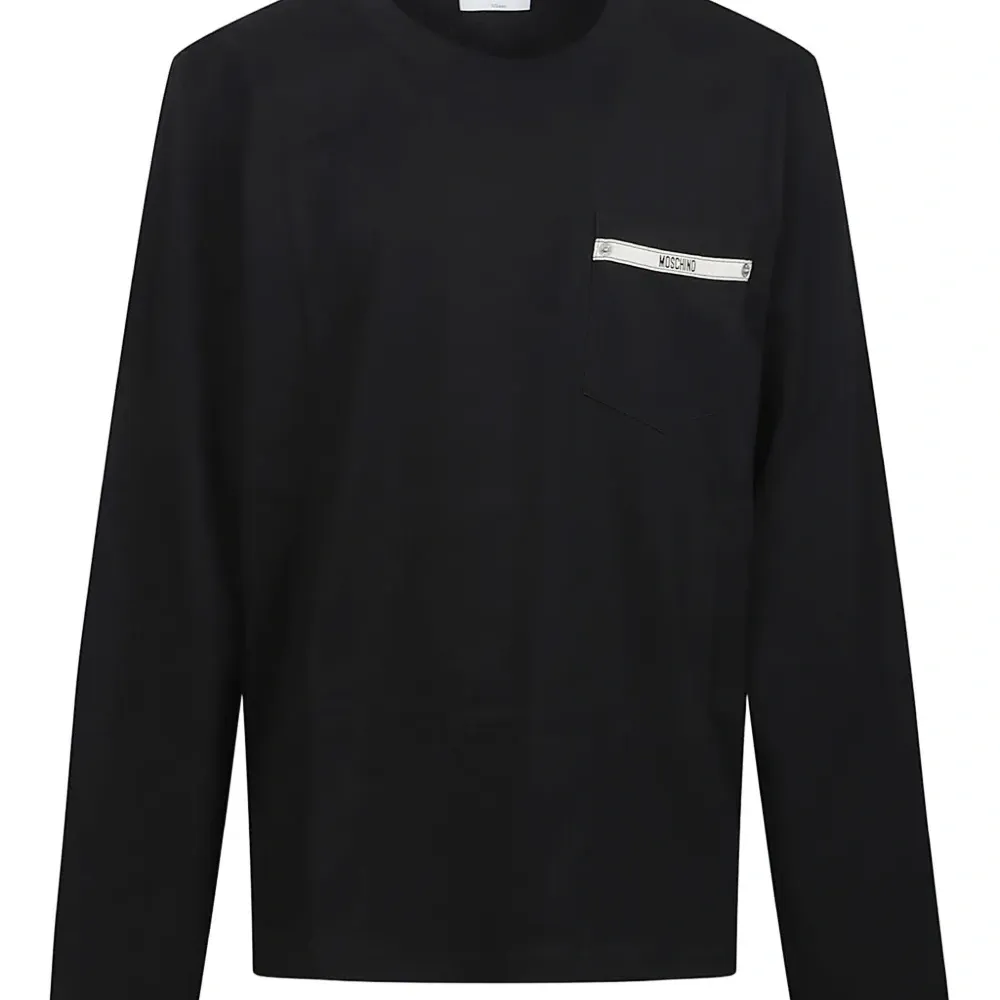 Футболка с длинными рукавами и карманом