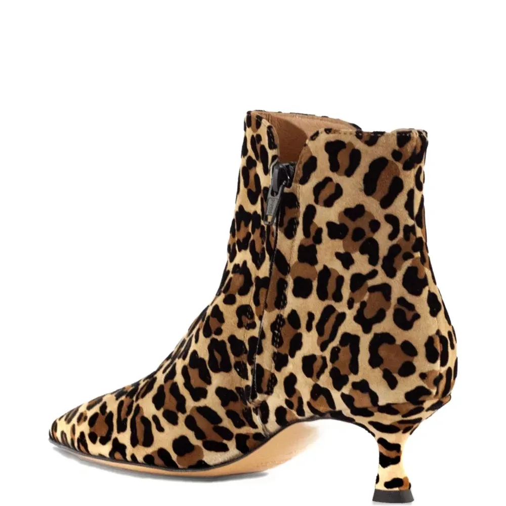Ботильоны с леопардовым принтом и каблуком 50 мм