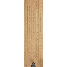 Кабельный вязаный шарф с нашивкой-логотипом