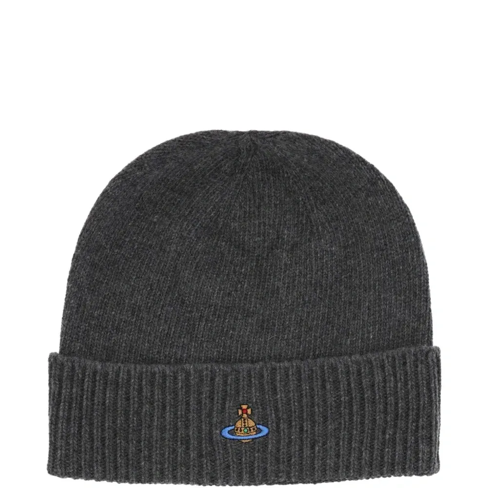 Вязаная шапка в рубчик