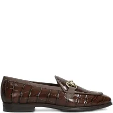 Лоферы с эффектом кожи крокодила и пряжкой в виде упряжи