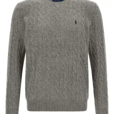 Свитер в рубчик