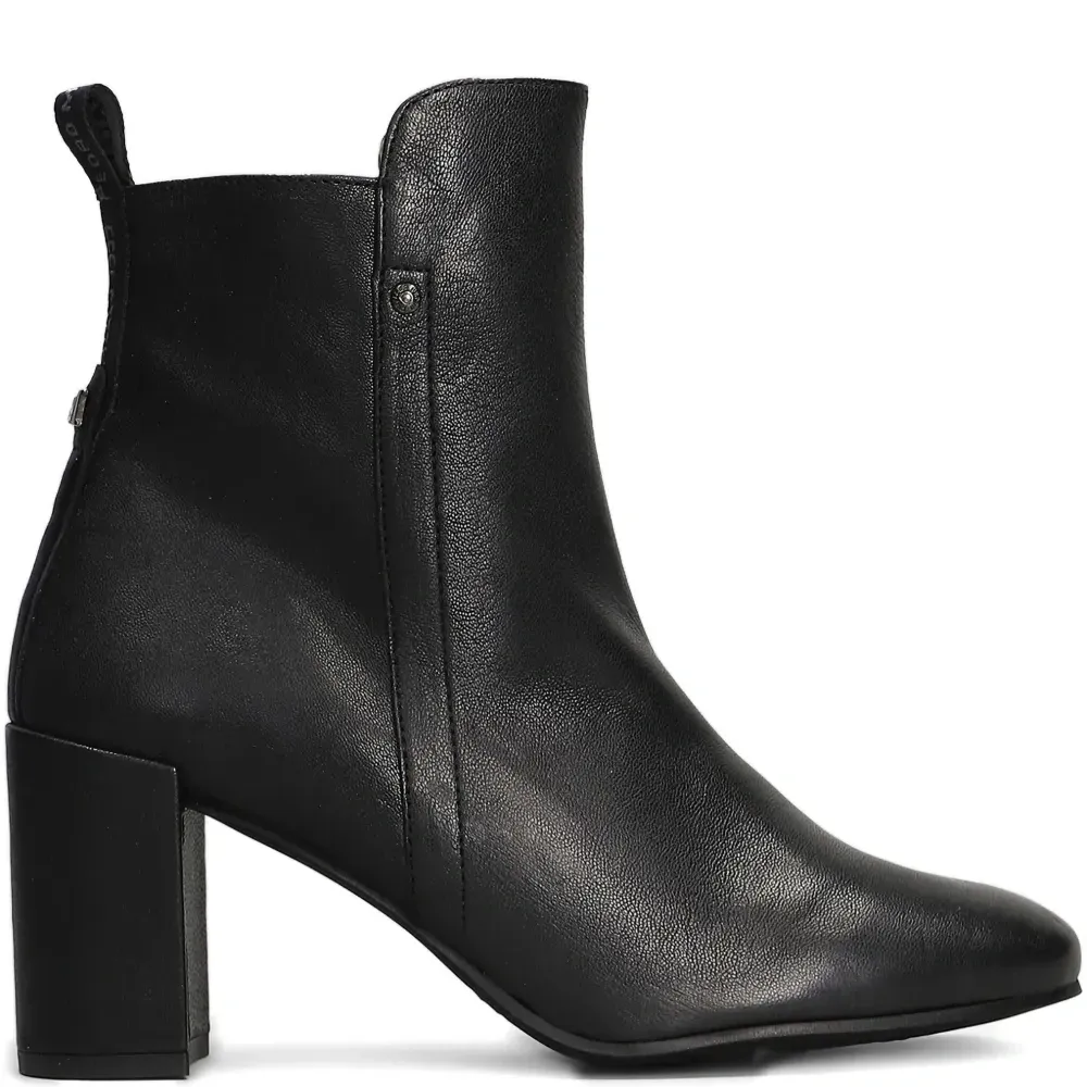 Ботинки на массивном каблуке