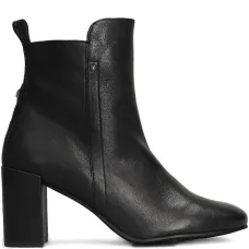 Ботинки на массивном каблуке