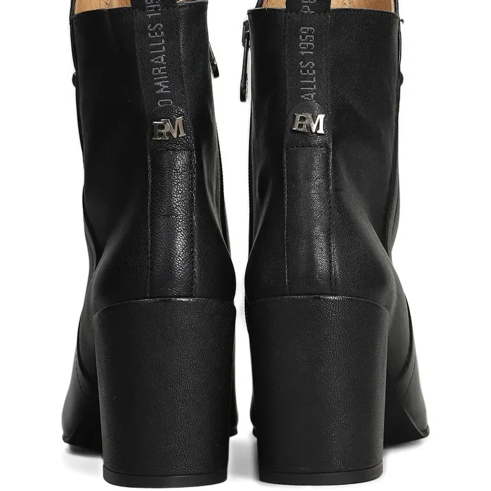 Ботинки на массивном каблуке Ботинки на массивном каблуке