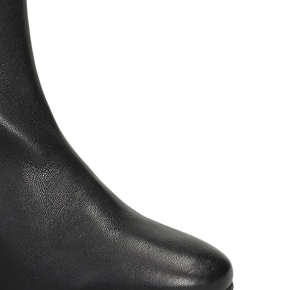 Ботинки на массивном каблуке Ботинки на массивном каблуке