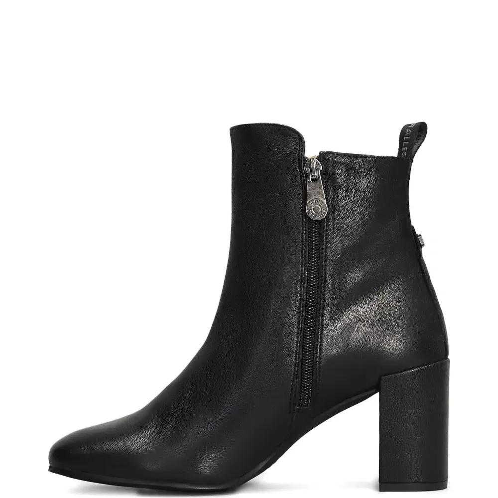 Ботинки на массивном каблуке Ботинки на массивном каблуке