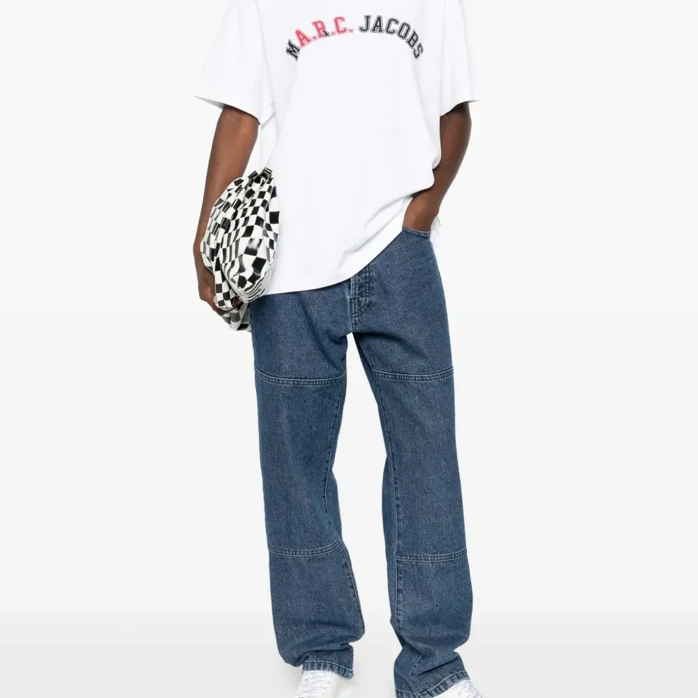 Футболка The Box из коллаборации с Marc Jacobs