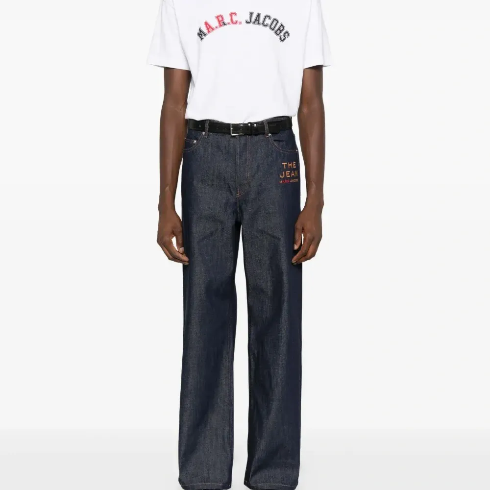 Футболка The Box из коллаборации с Marc Jacobs