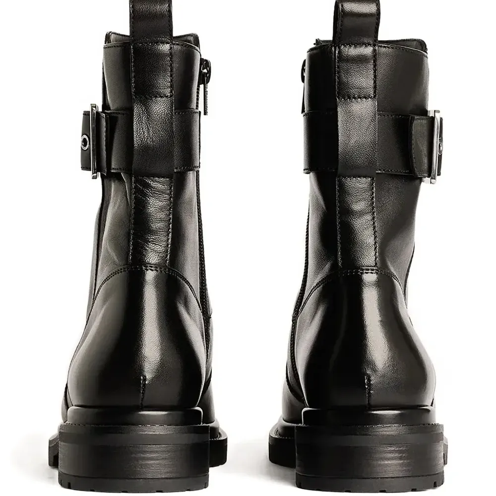 Ботинки с логотипом Ботинки с логотипом