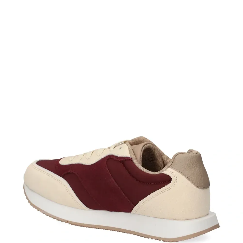 Кроссовки с логотипом