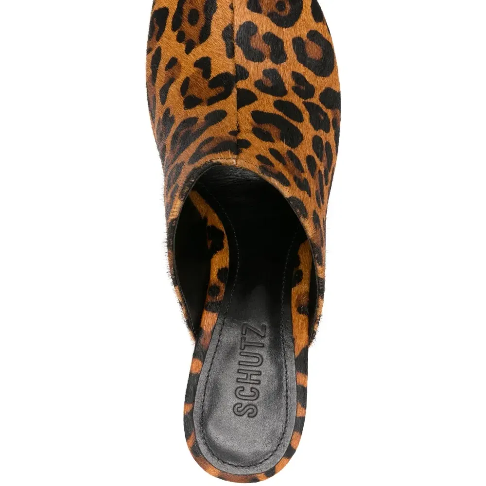 Мюли на каблуке с анималистичным принтом