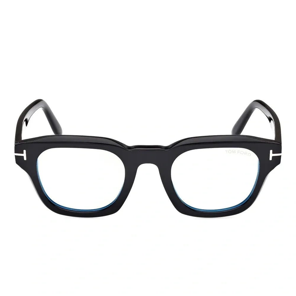 Очки в квадратной оправе