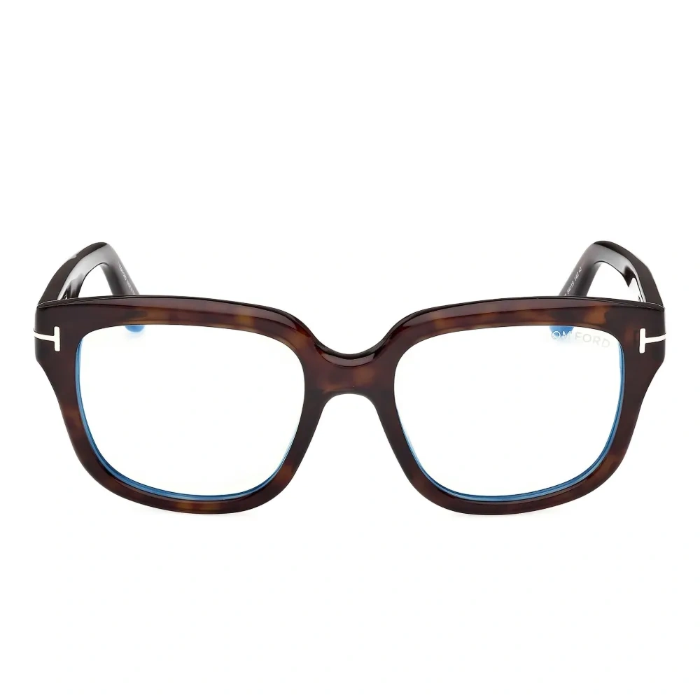 Очки в квадратной оправе