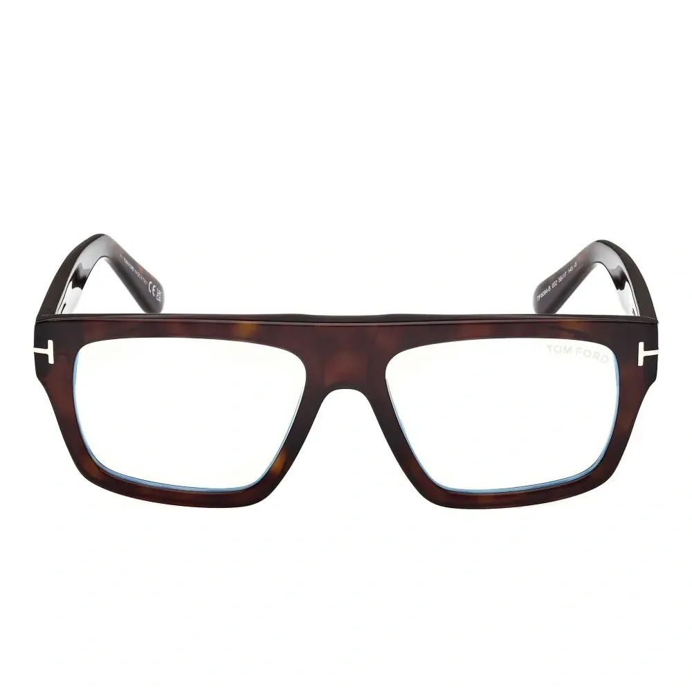 Очки в квадратной оправе