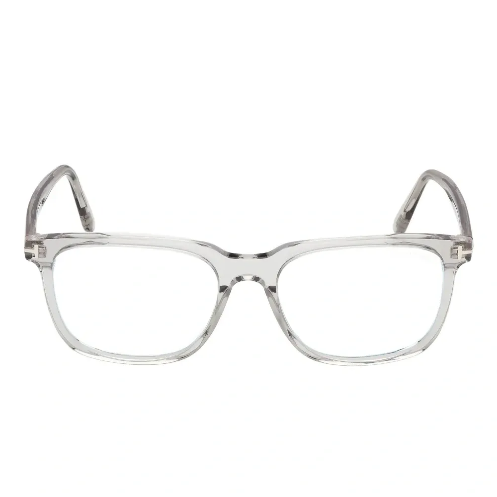 Очки в квадратной оправе