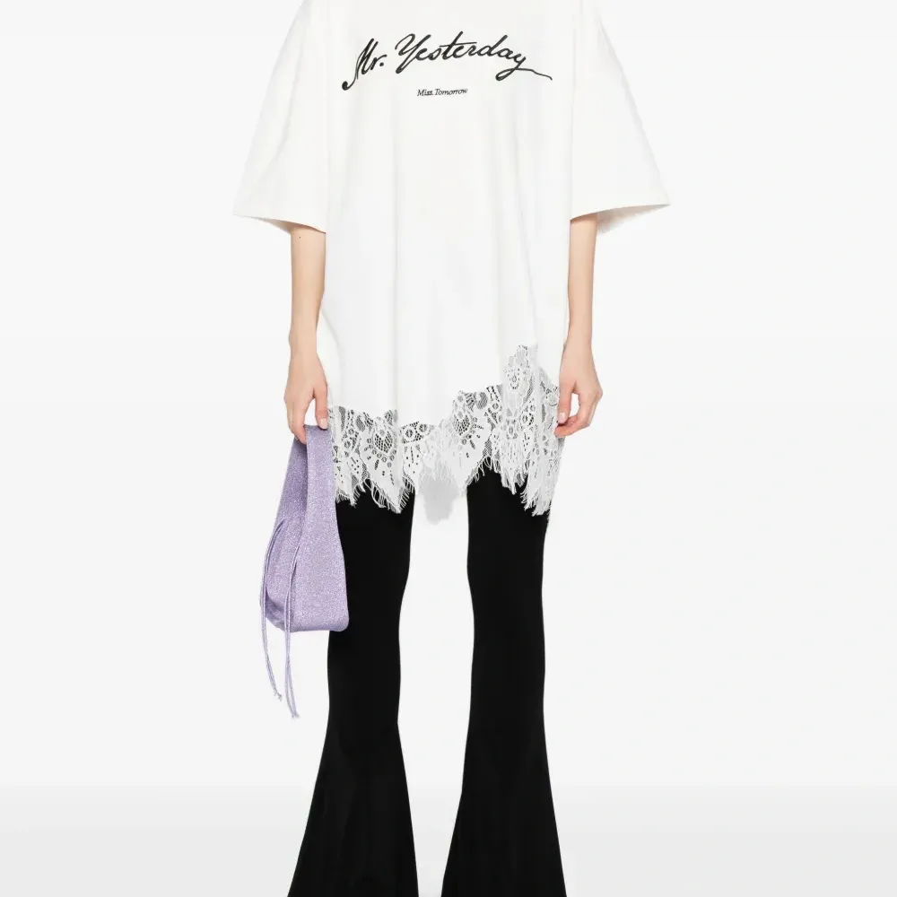 Футболка с вышитой надписью