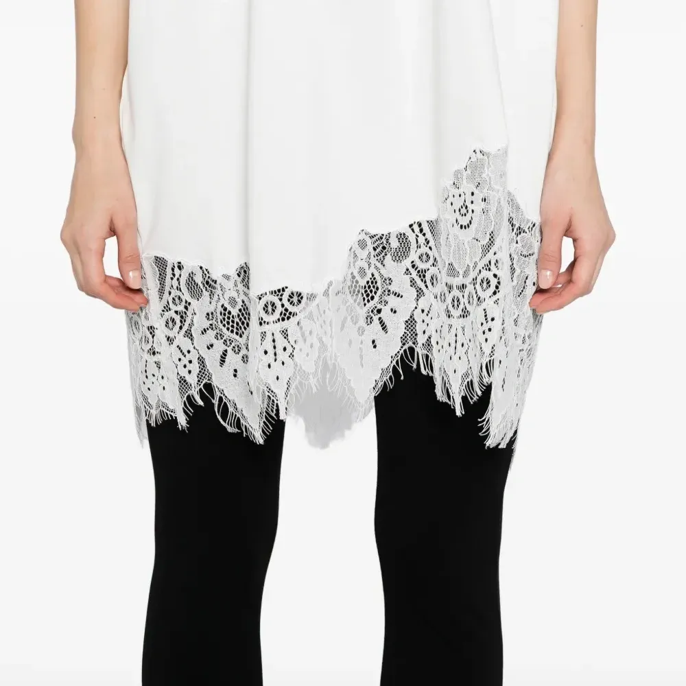 Футболка с вышитой надписью