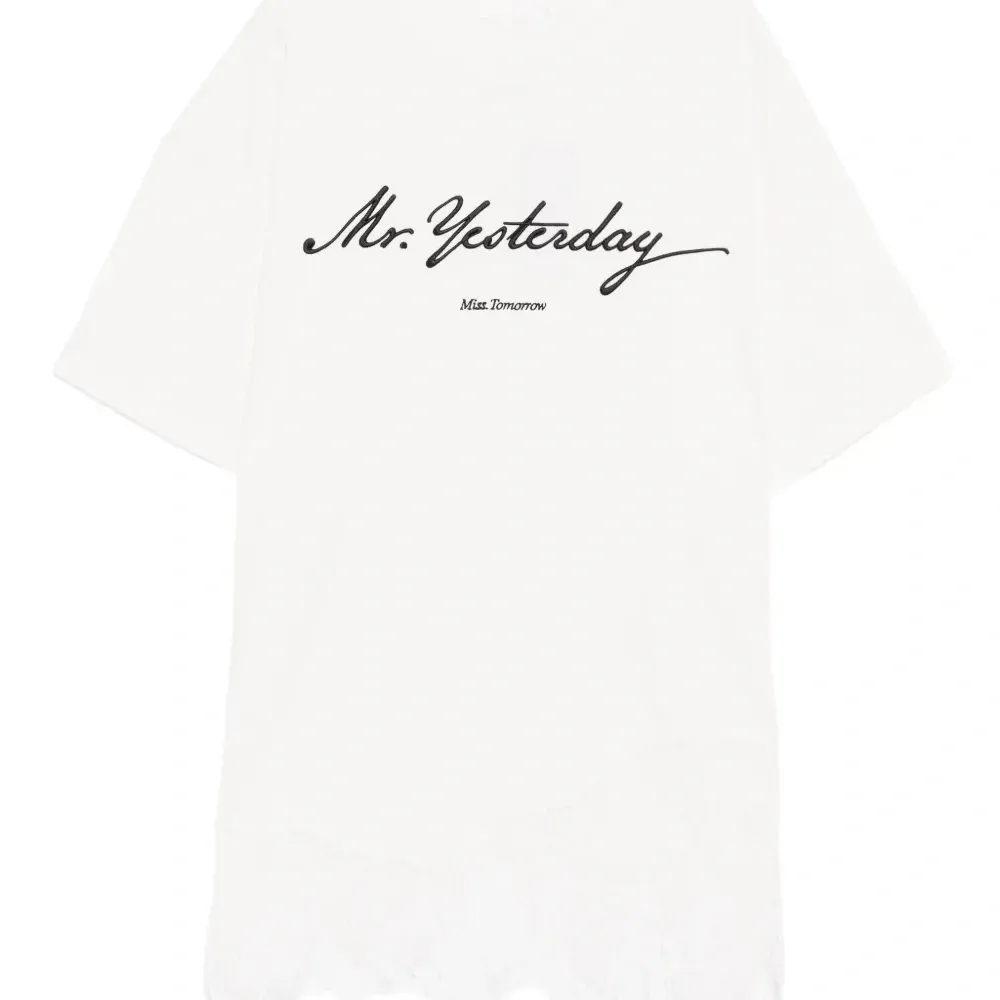 Футболка с вышитой надписью